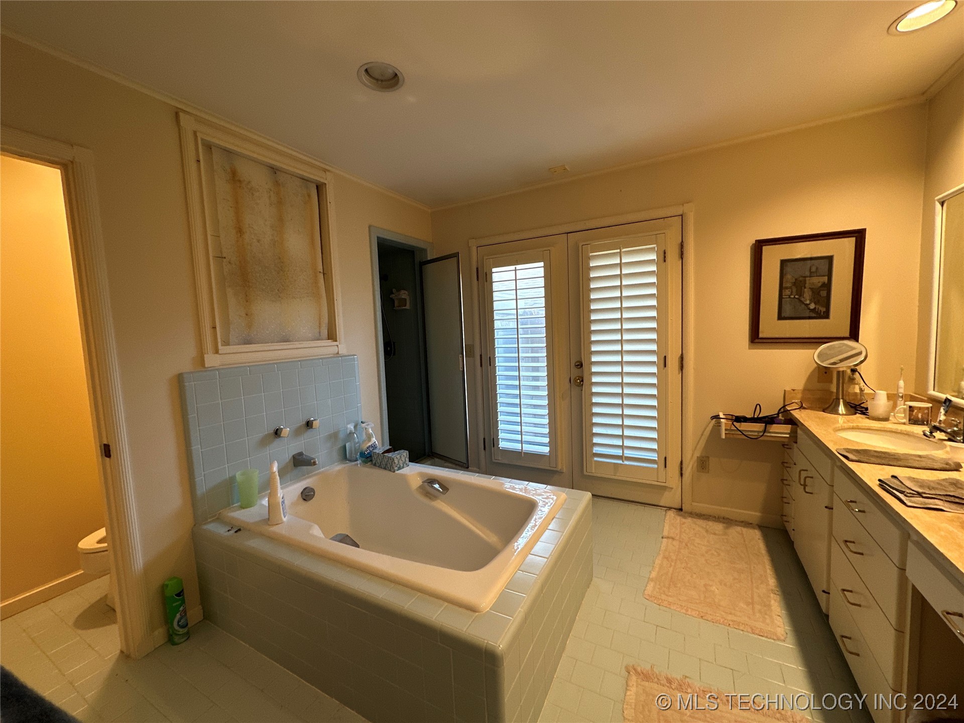 2711 E 26th Place