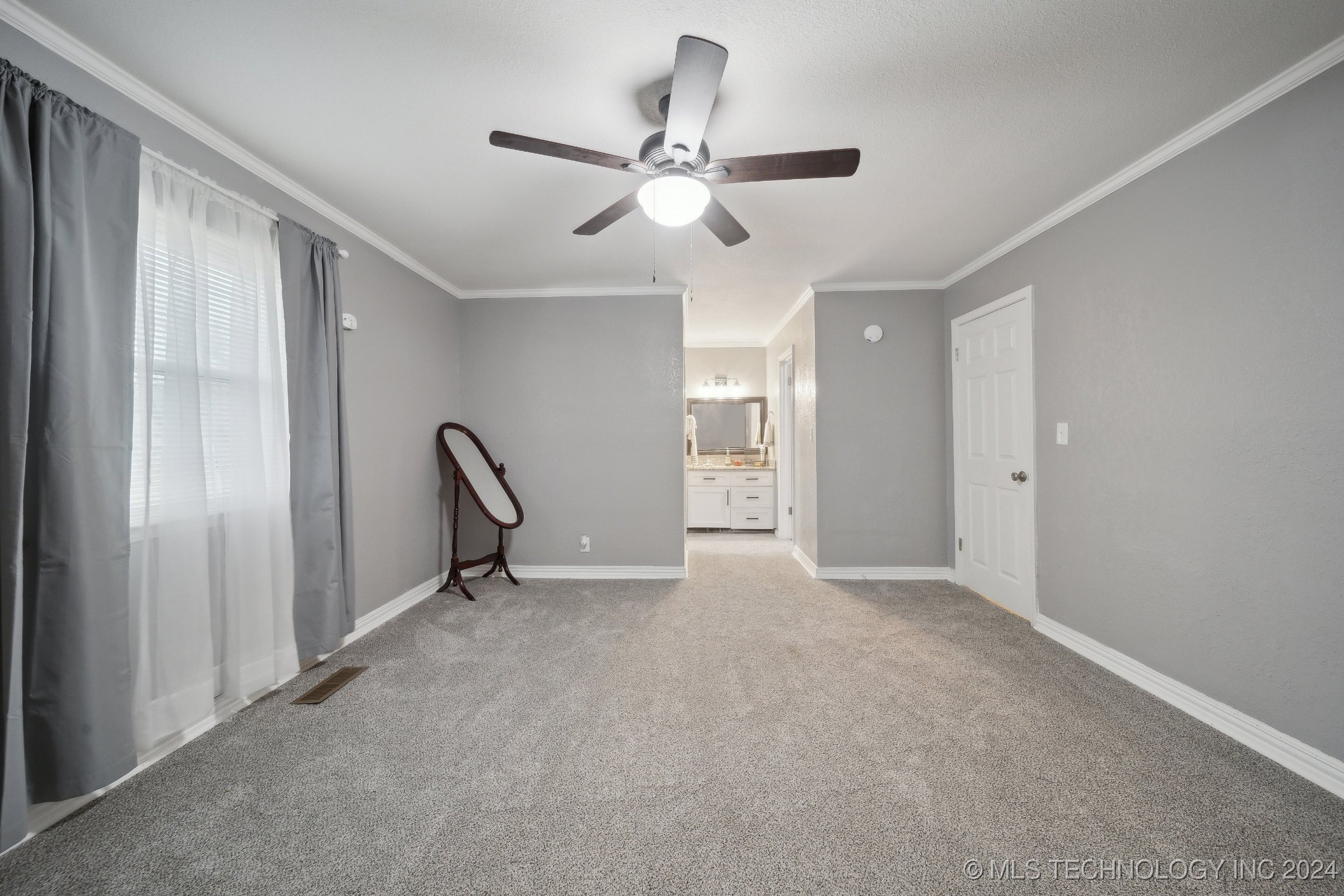 716 N Zenith Avenue