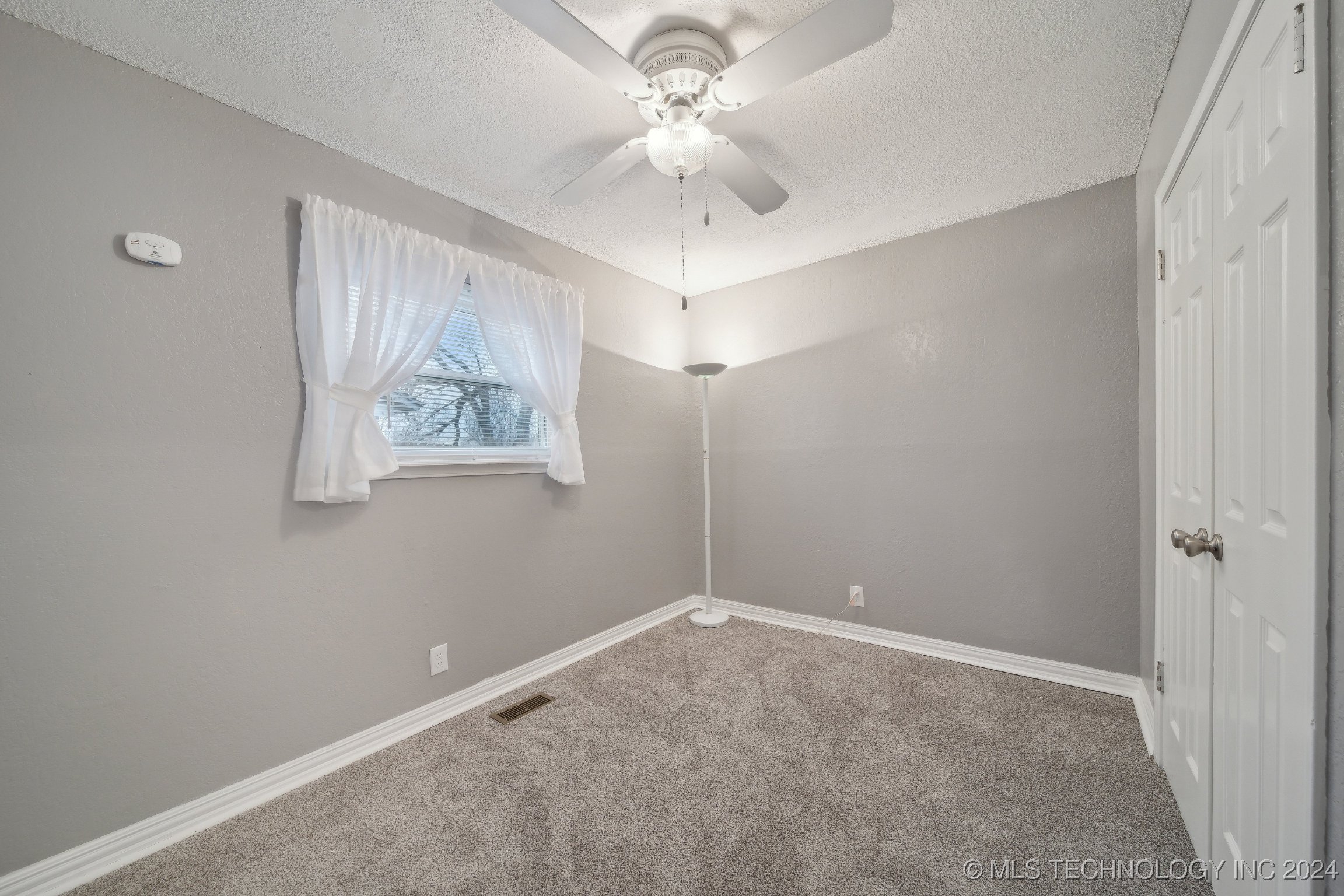 716 N Zenith Avenue