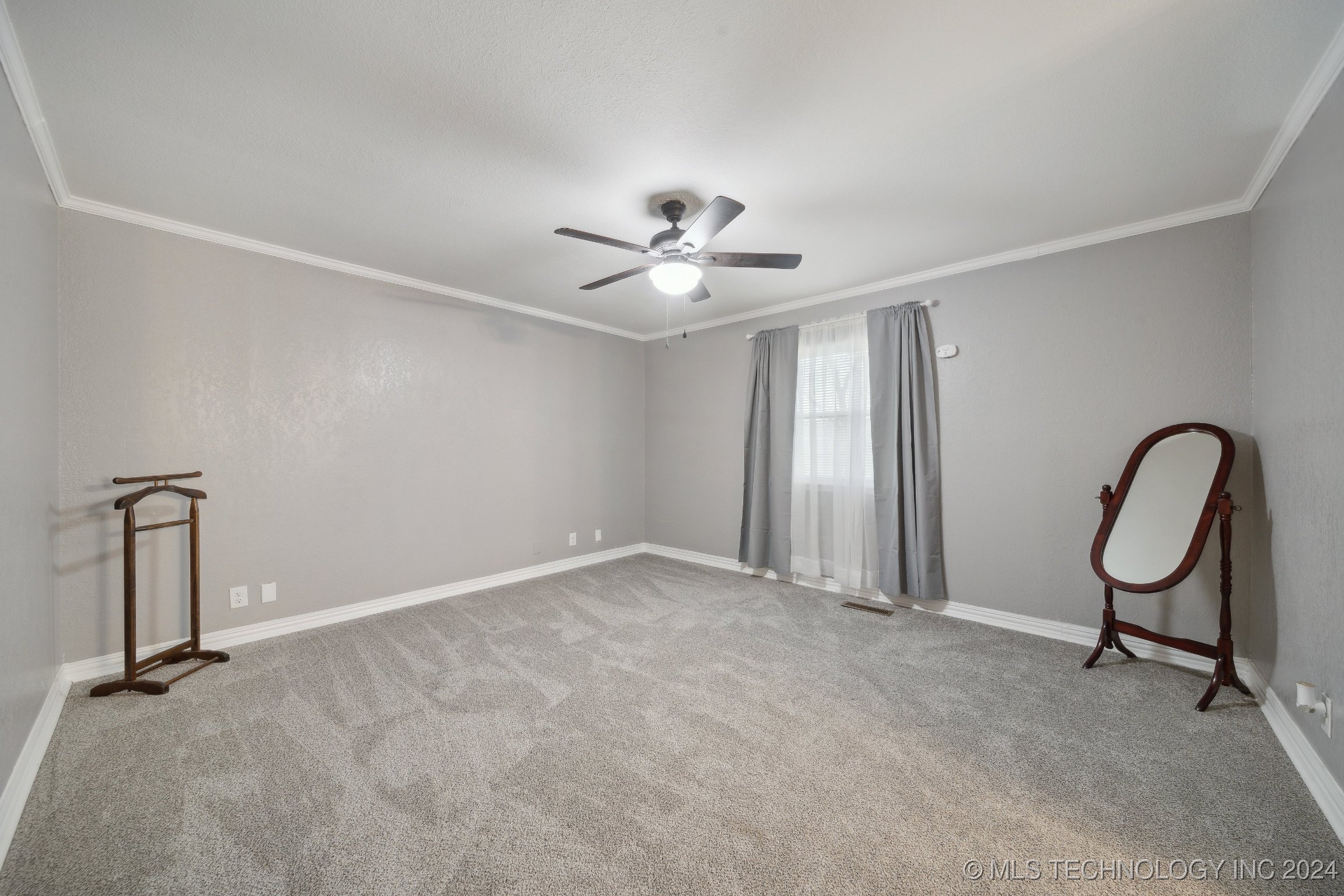 716 N Zenith Avenue