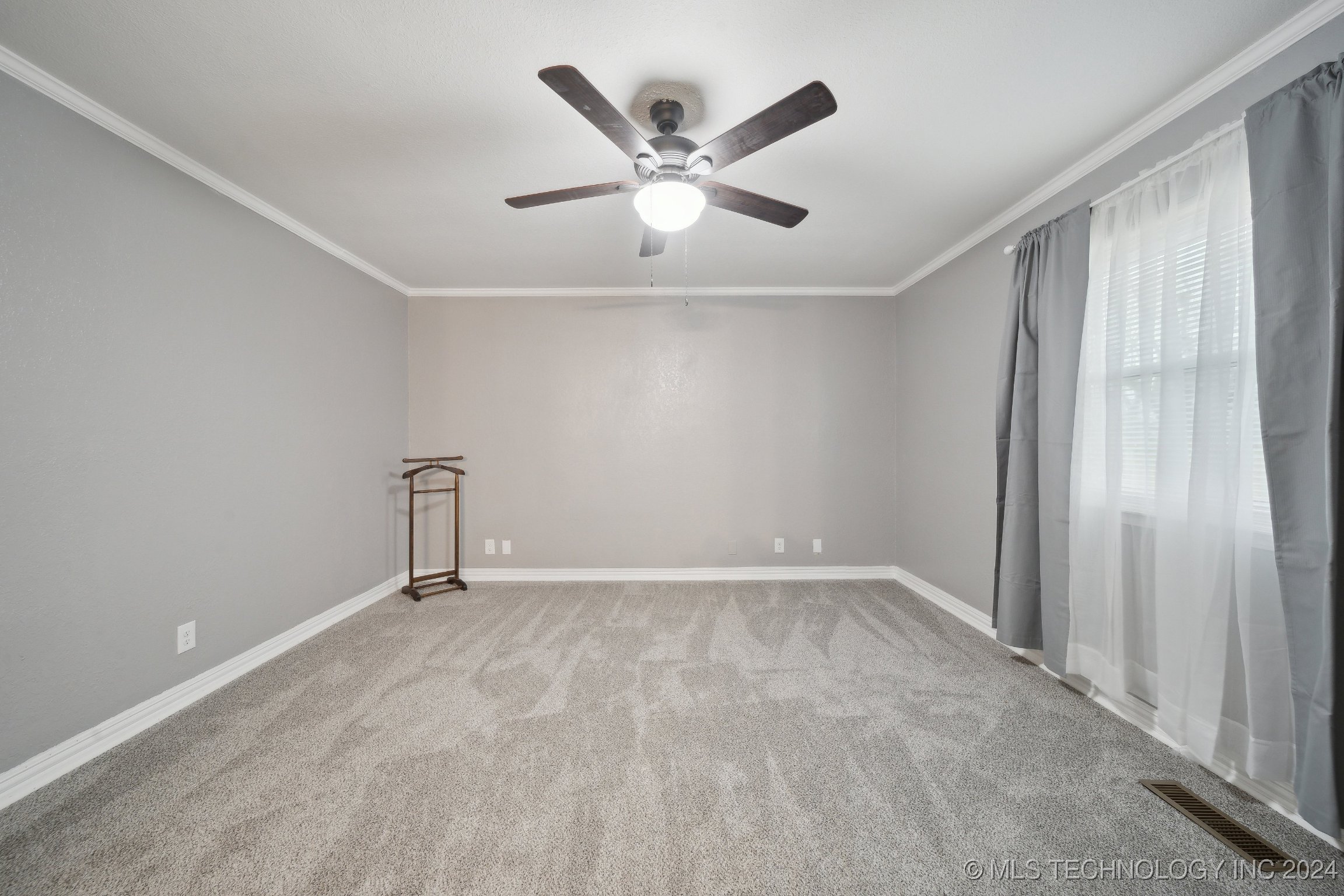 716 N Zenith Avenue