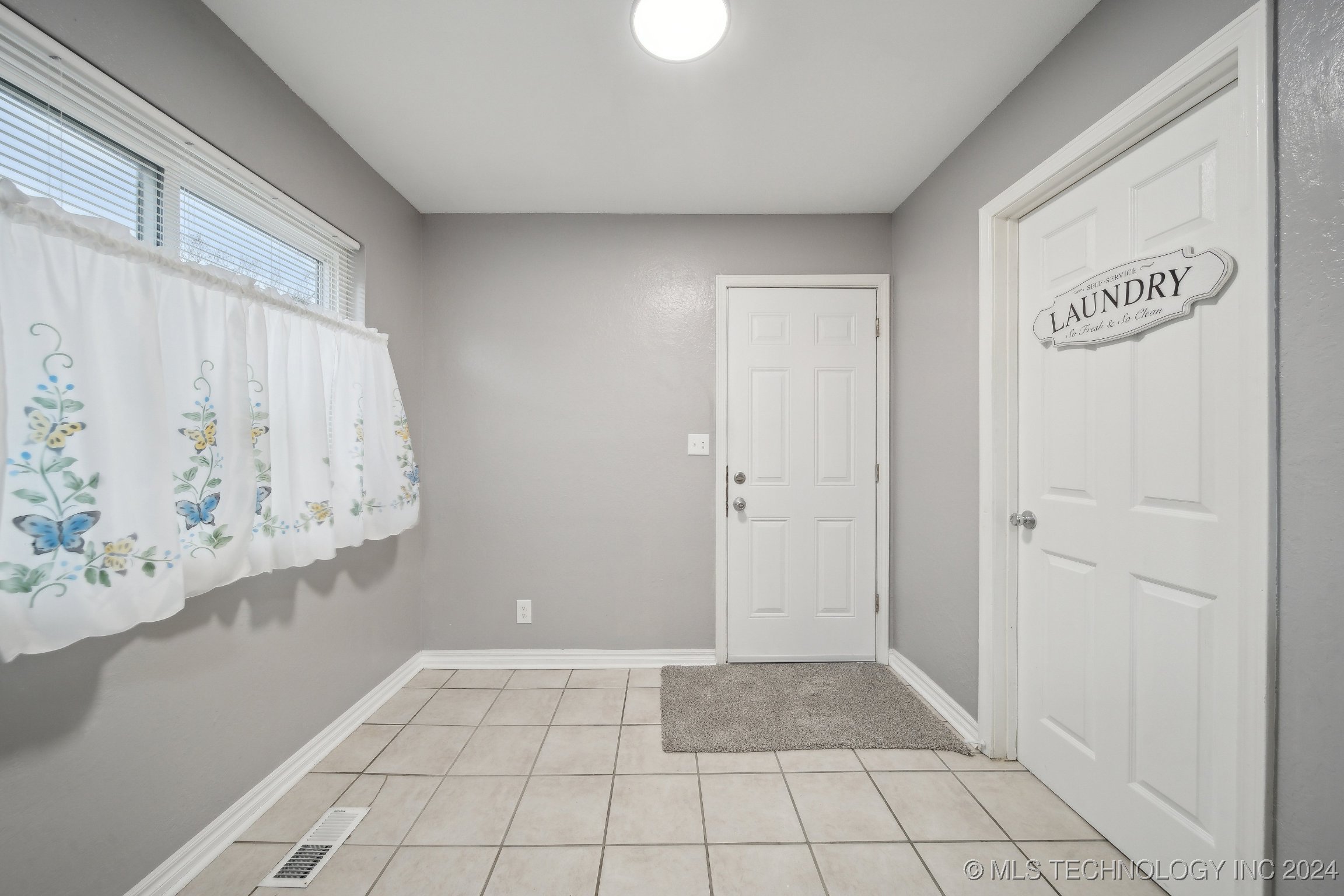 716 N Zenith Avenue
