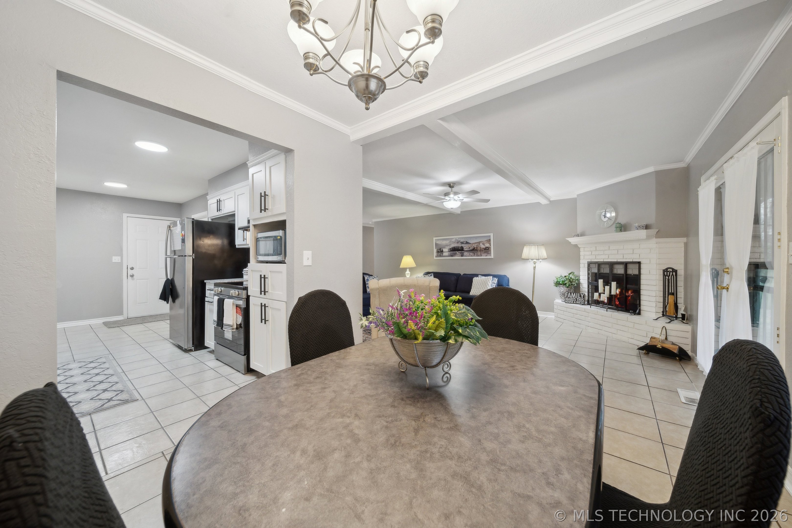 716 N Zenith Avenue