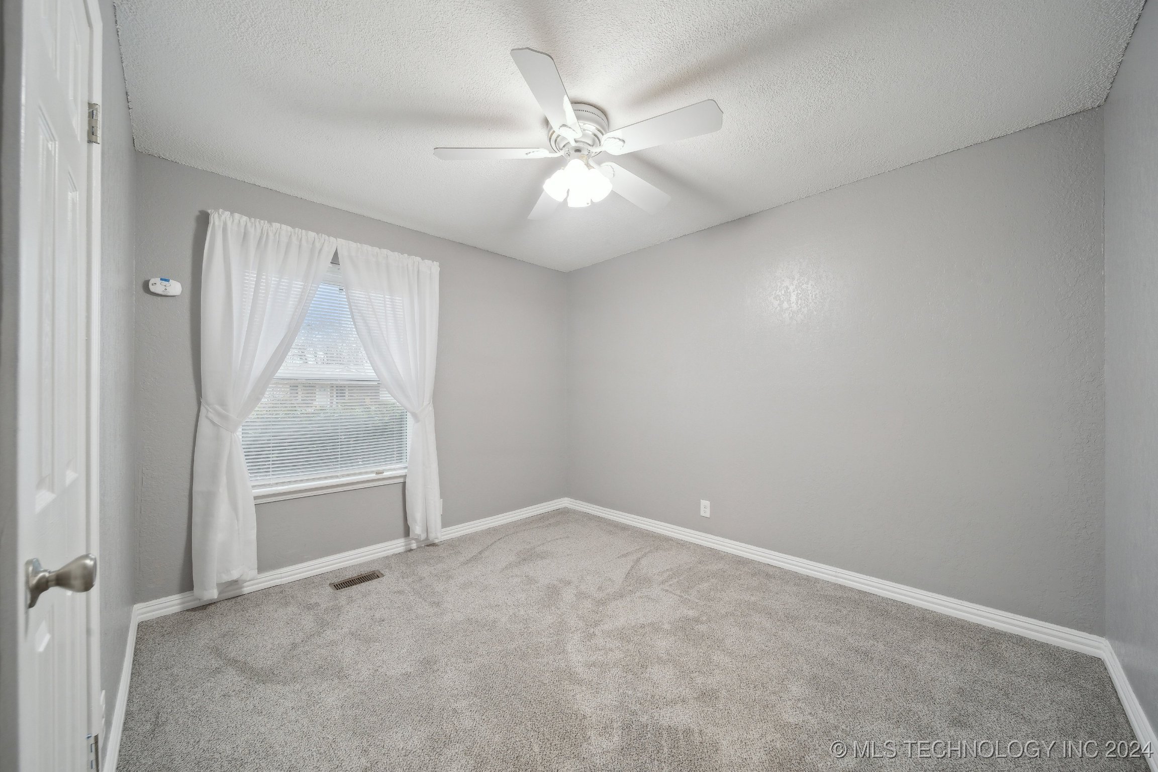 716 N Zenith Avenue