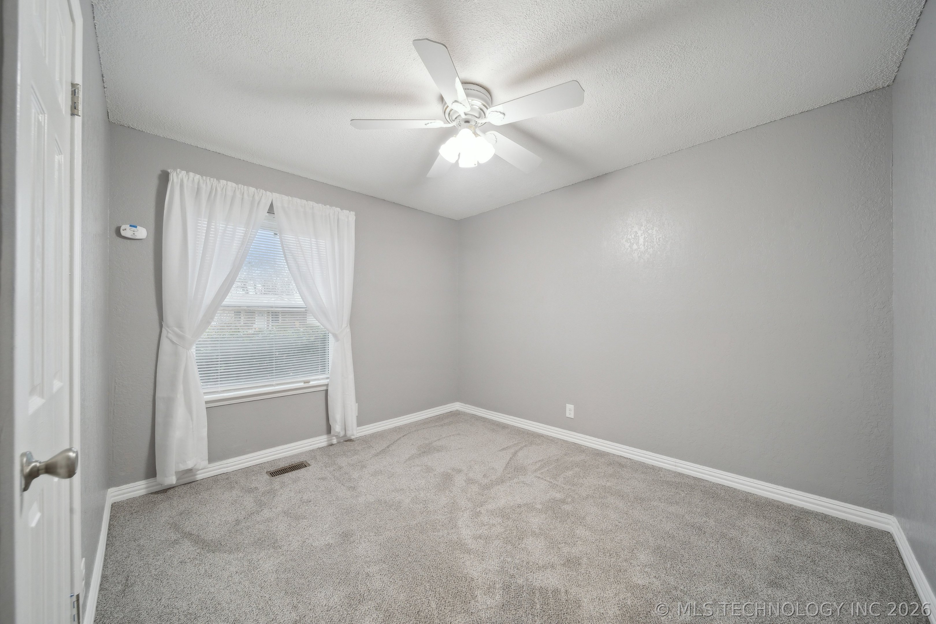 716 N Zenith Avenue