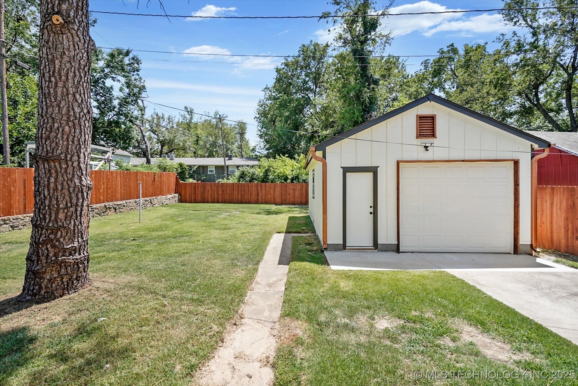 3122 E Archer Street