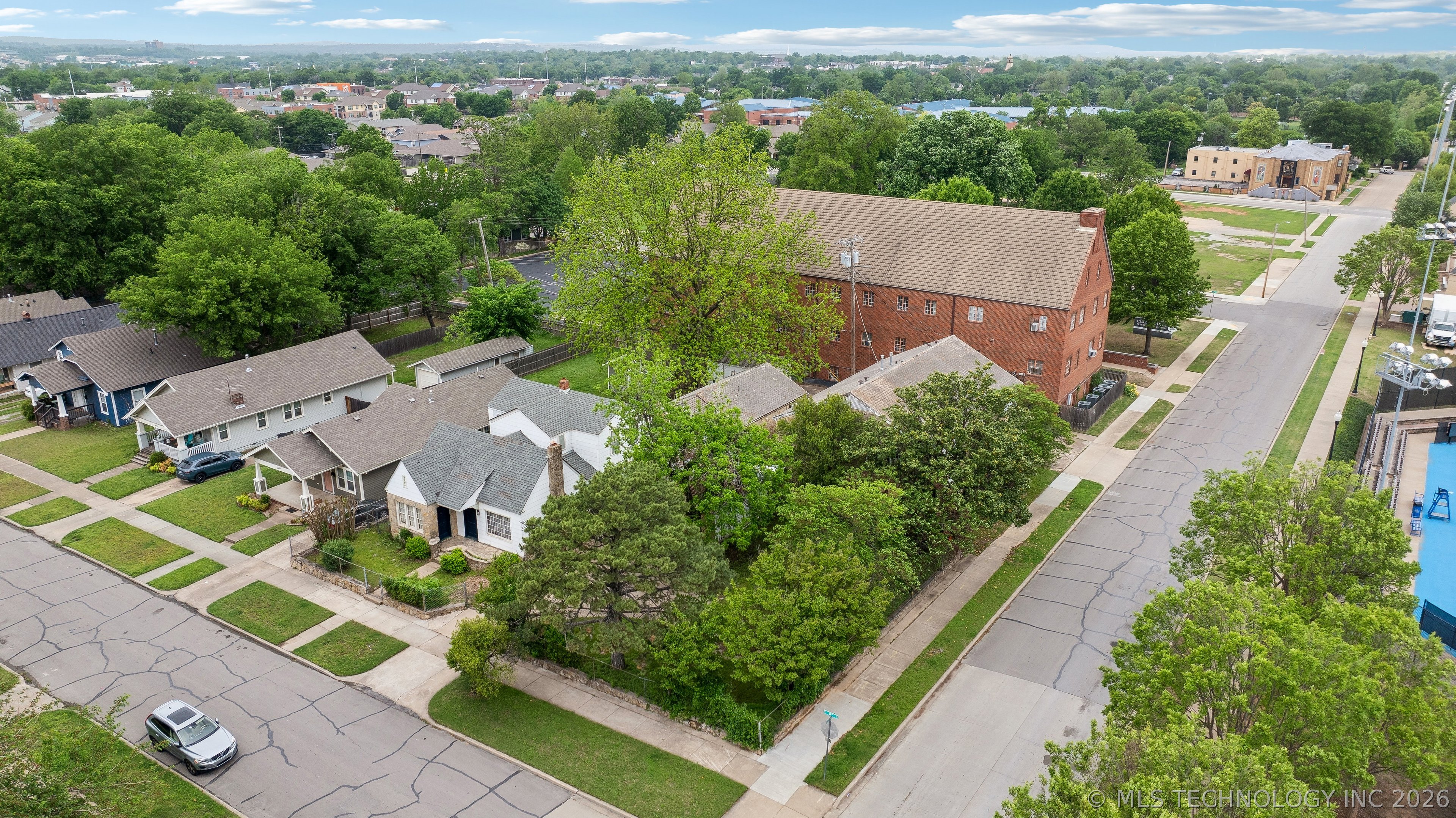2641 E 8th Street