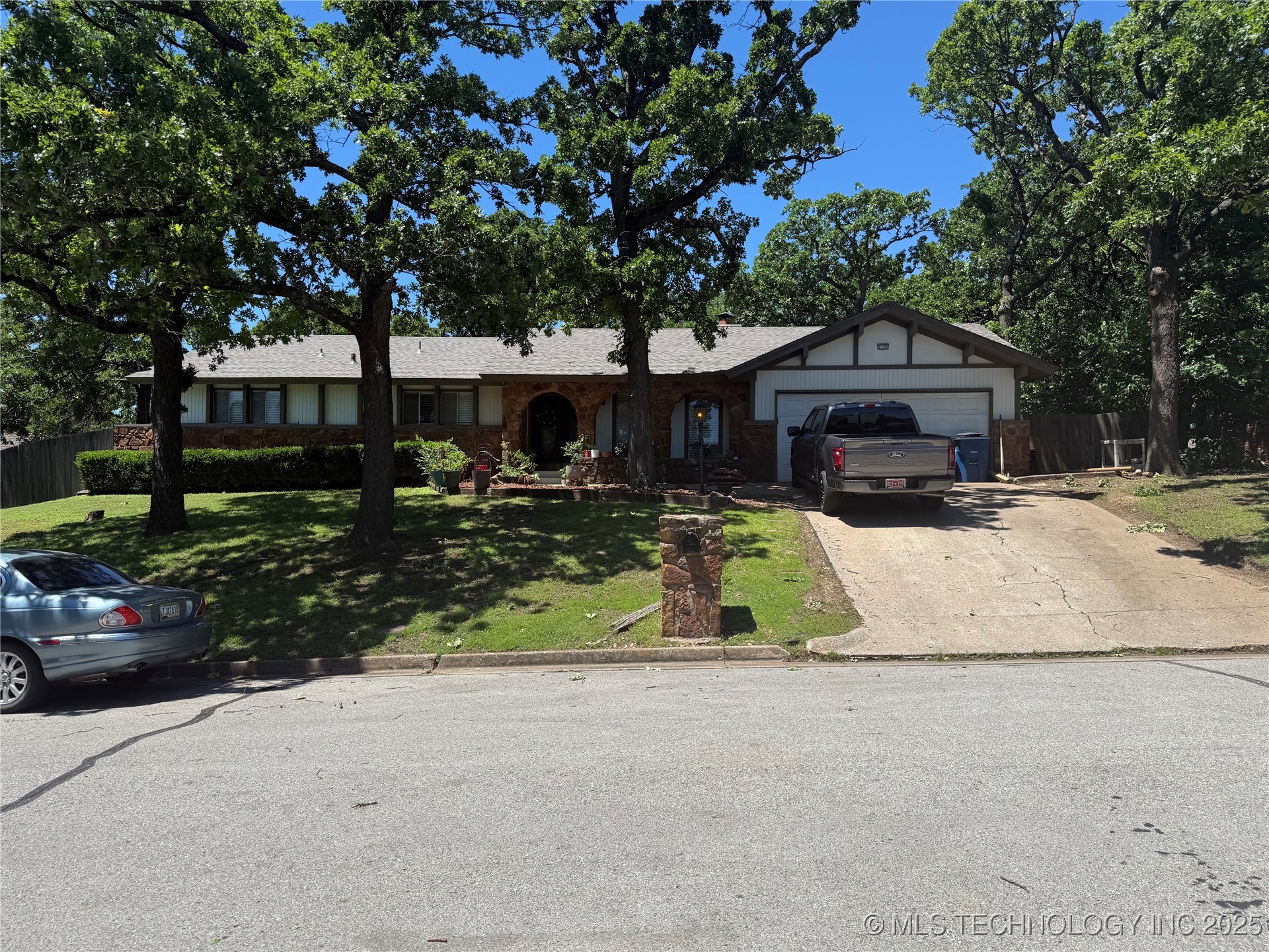 2152 N Vancouver Avenue