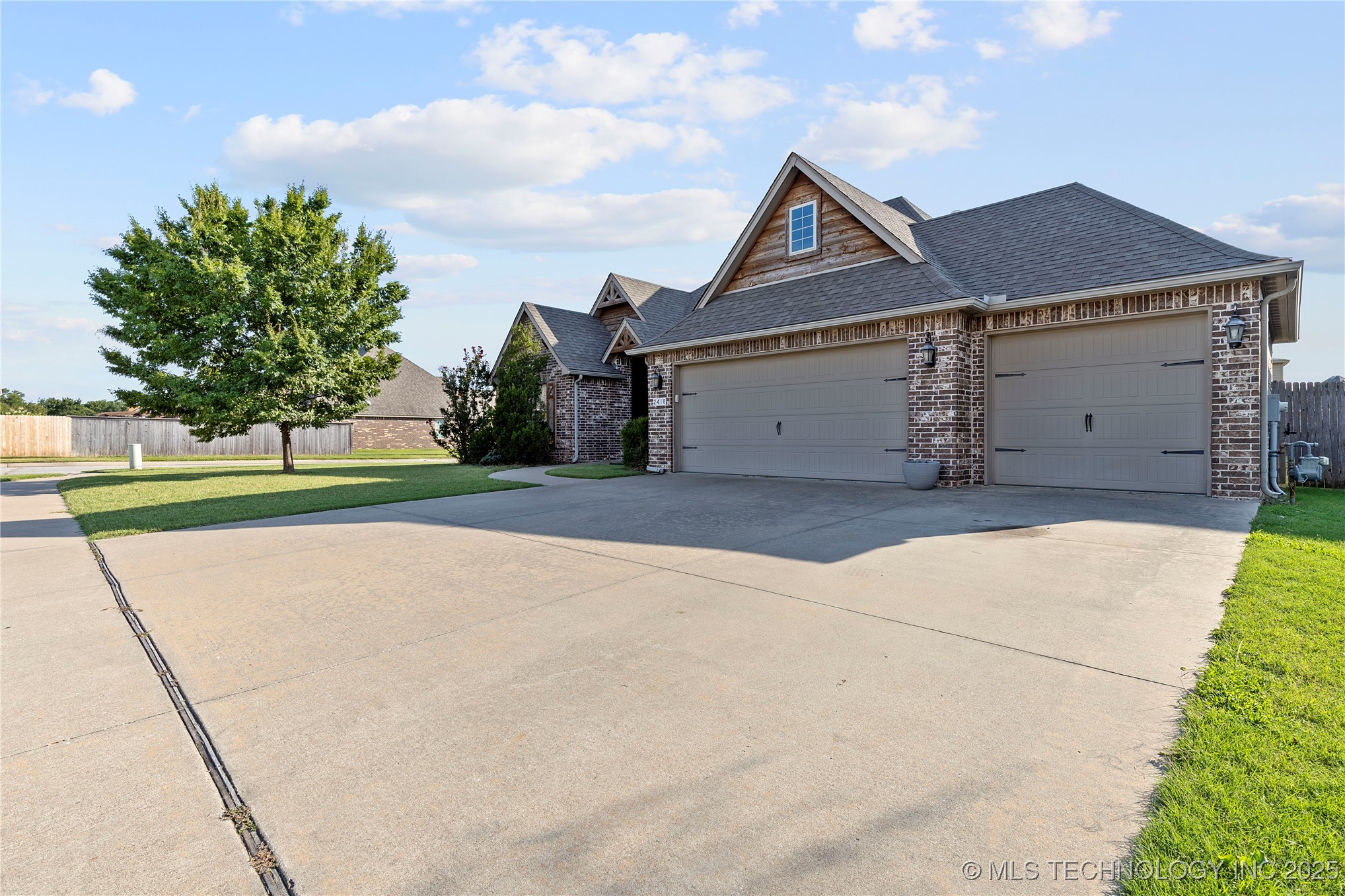 2418 S 16th Court