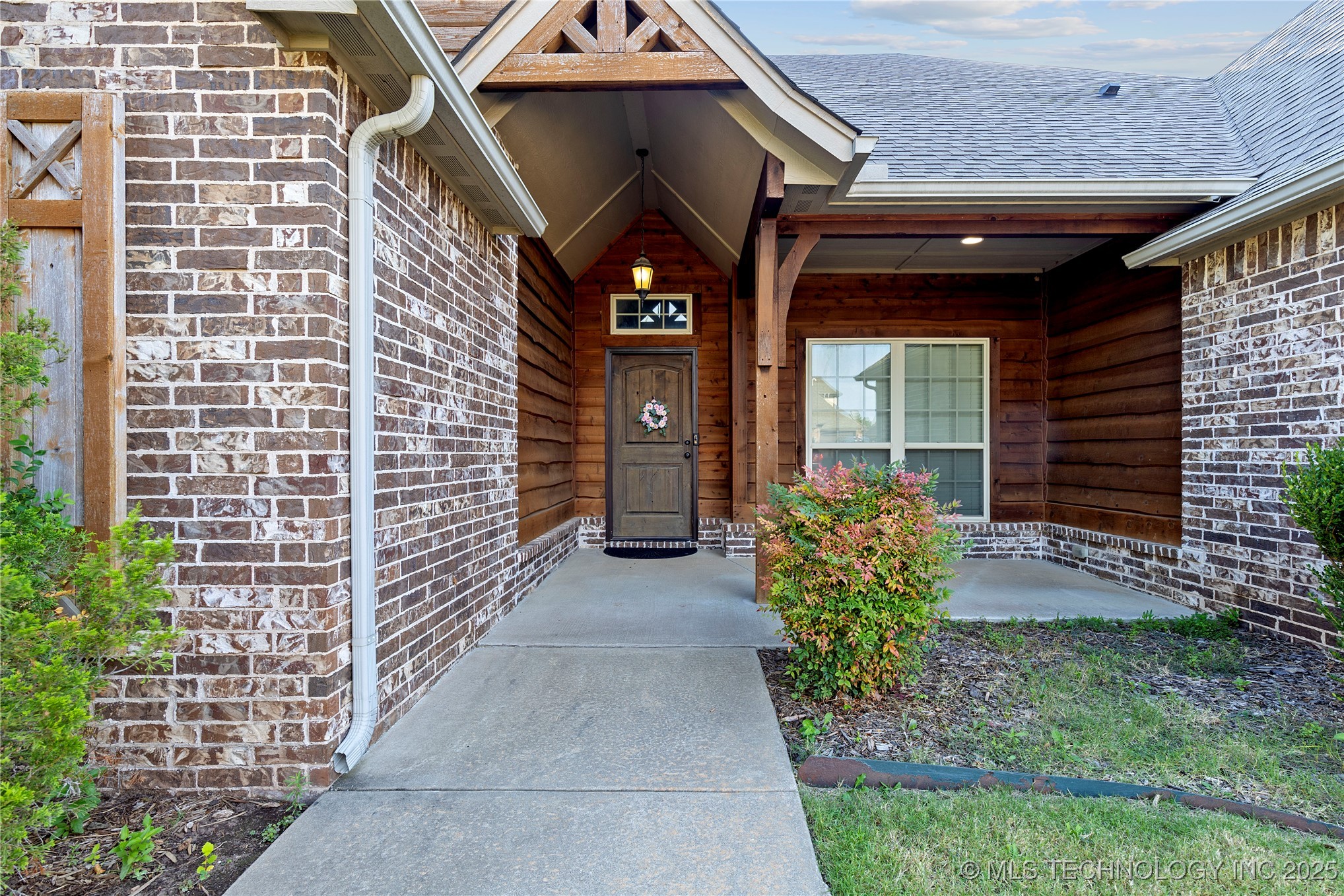 2418 S 16th Court