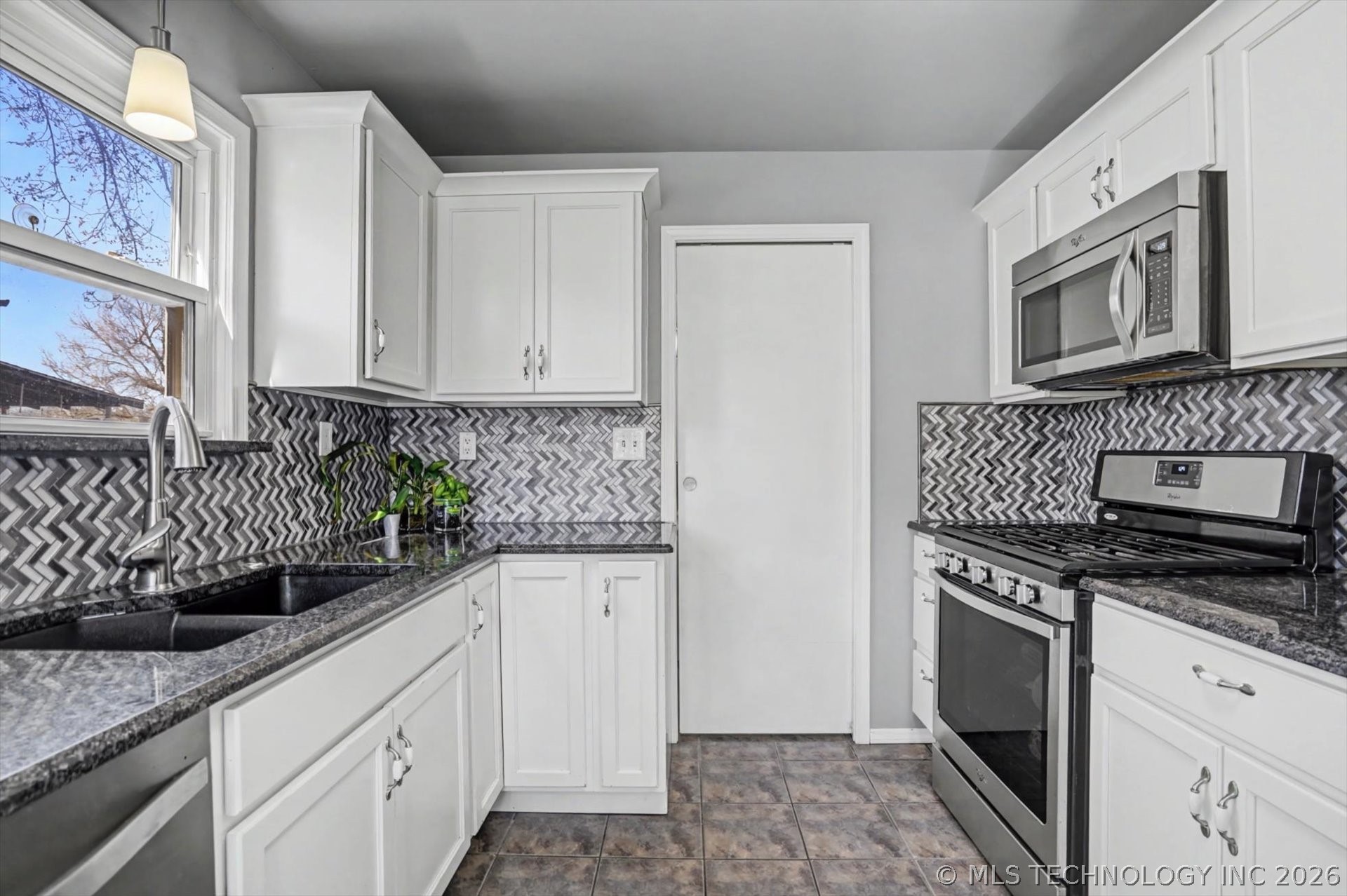 4322 E 4th Place