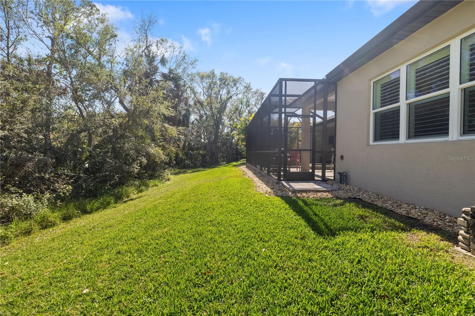 833 HONEYFLOWER LOOP