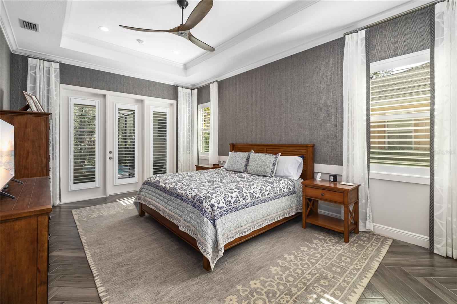 833 HONEYFLOWER LOOP
