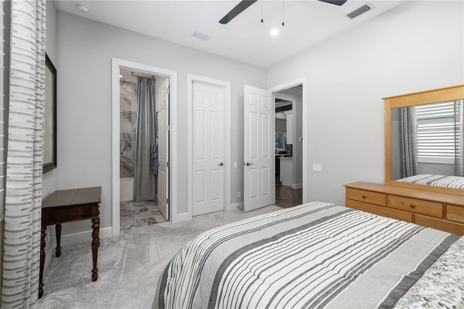833 HONEYFLOWER LOOP