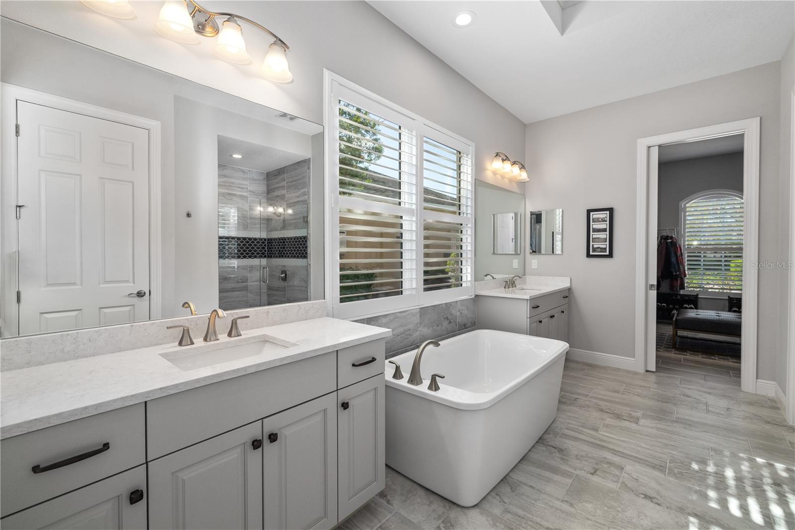 833 HONEYFLOWER LOOP