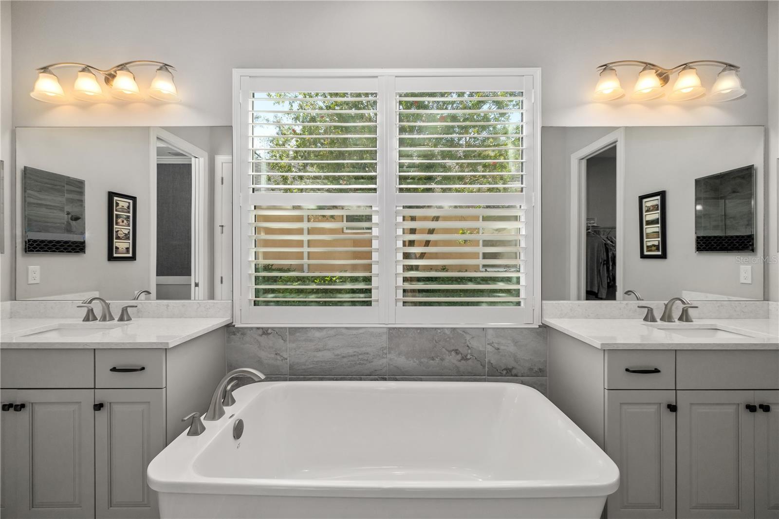 833 HONEYFLOWER LOOP