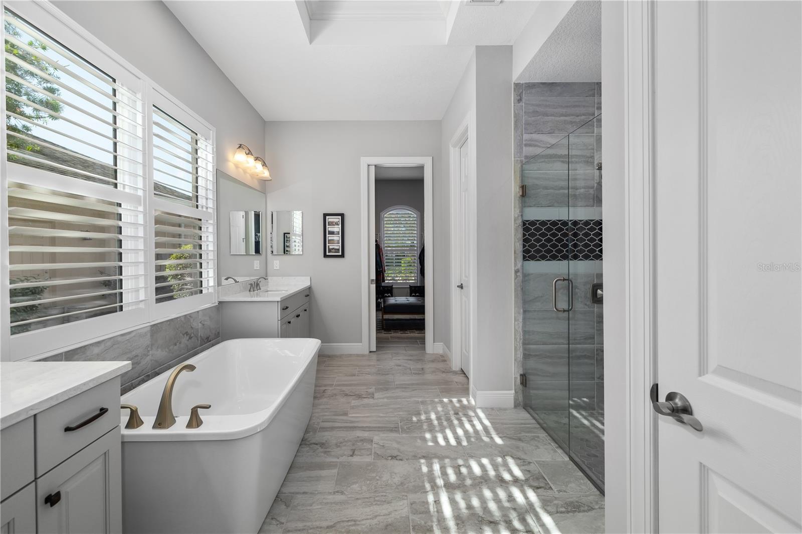 833 HONEYFLOWER LOOP