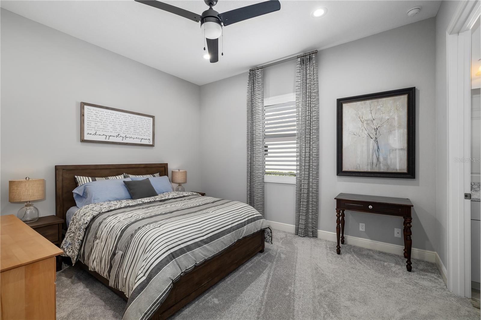 833 HONEYFLOWER LOOP