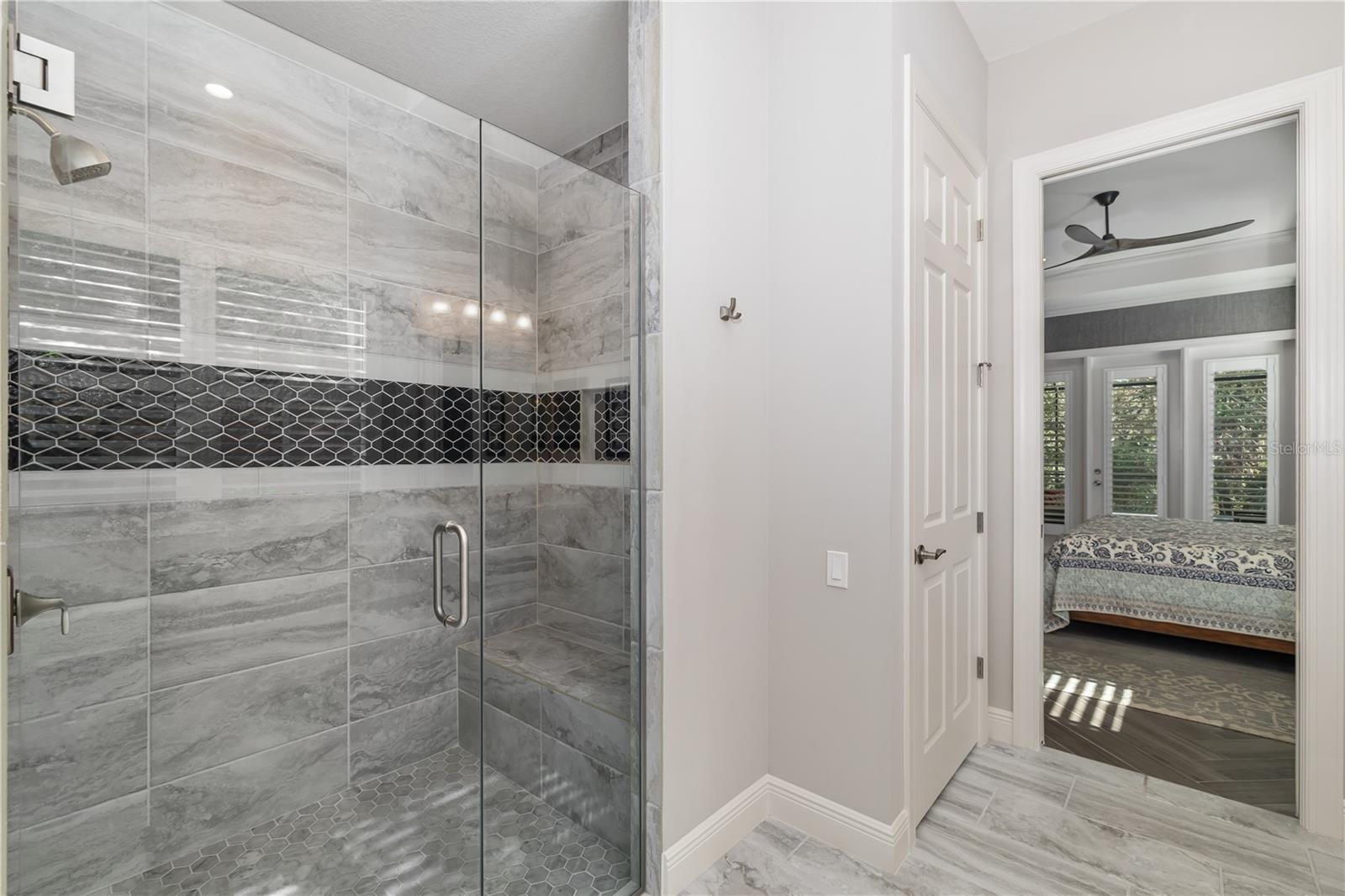833 HONEYFLOWER LOOP