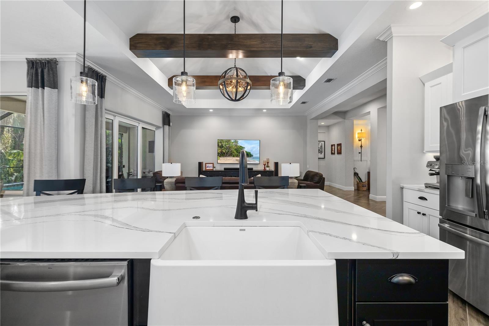833 HONEYFLOWER LOOP