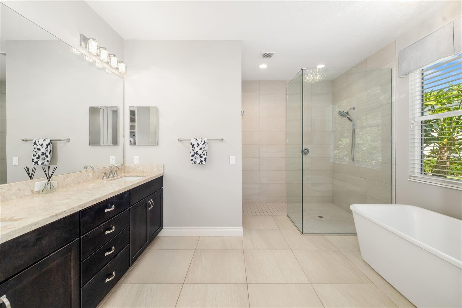 437 CHANTILLY TRL