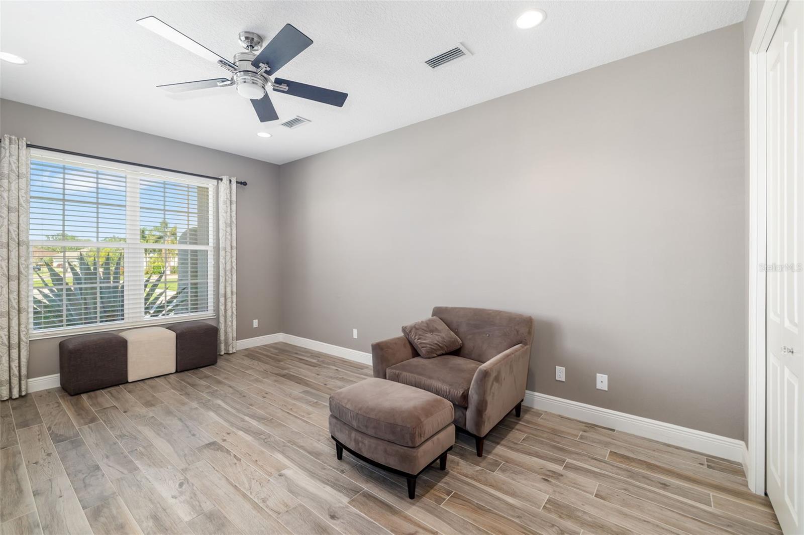 437 CHANTILLY TRL