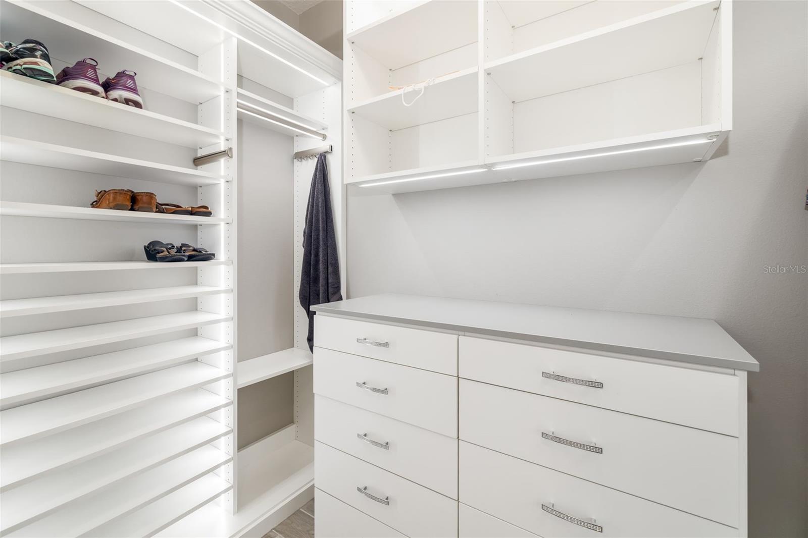 437 CHANTILLY TRL