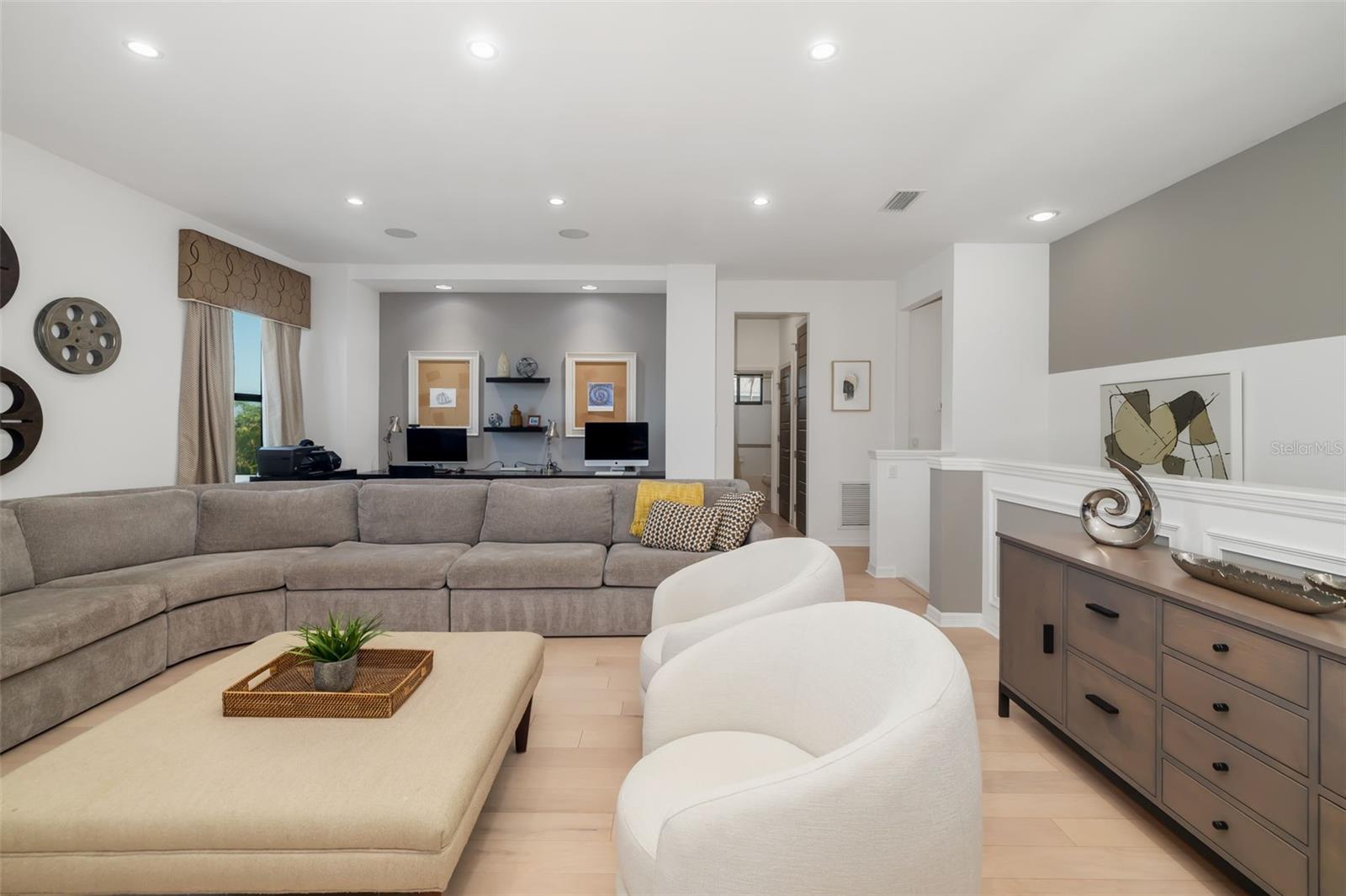 826 HONEYFLOWER LOOP