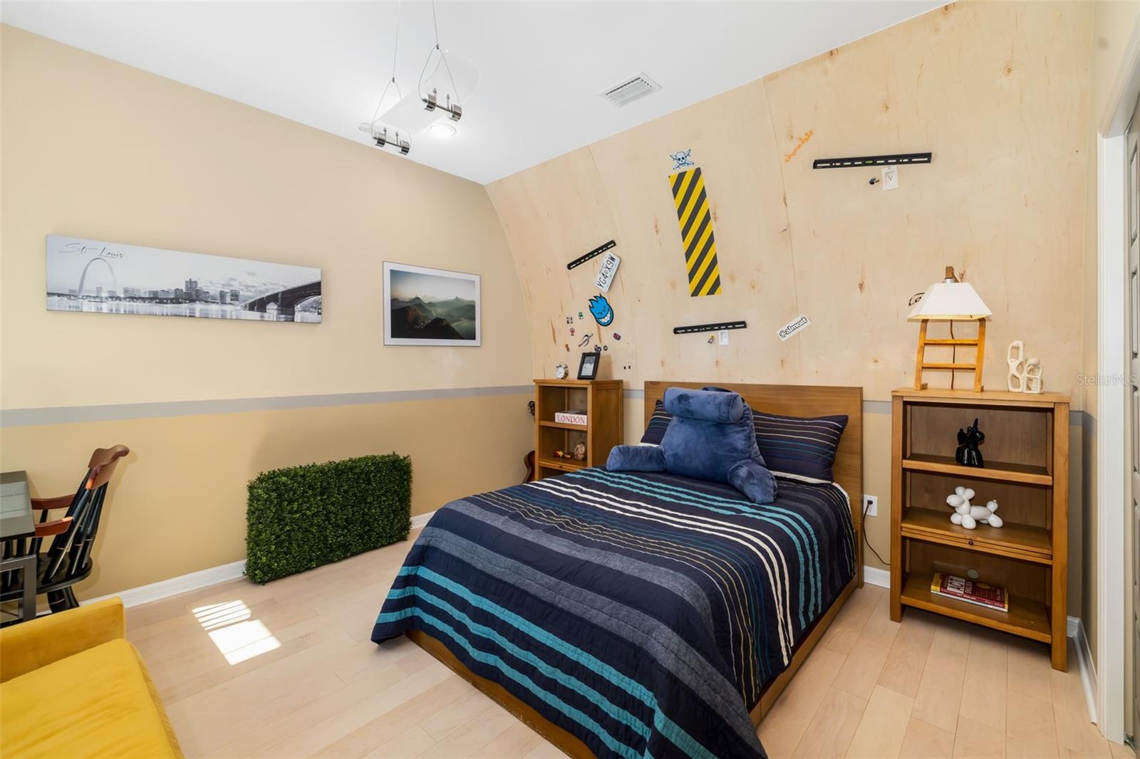 826 HONEYFLOWER LOOP