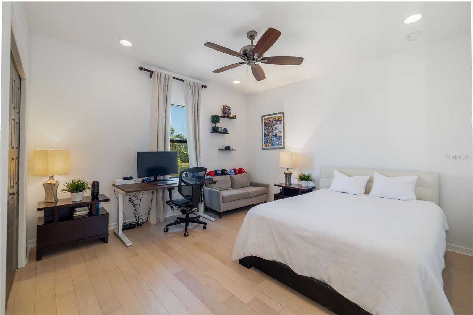 826 HONEYFLOWER LOOP