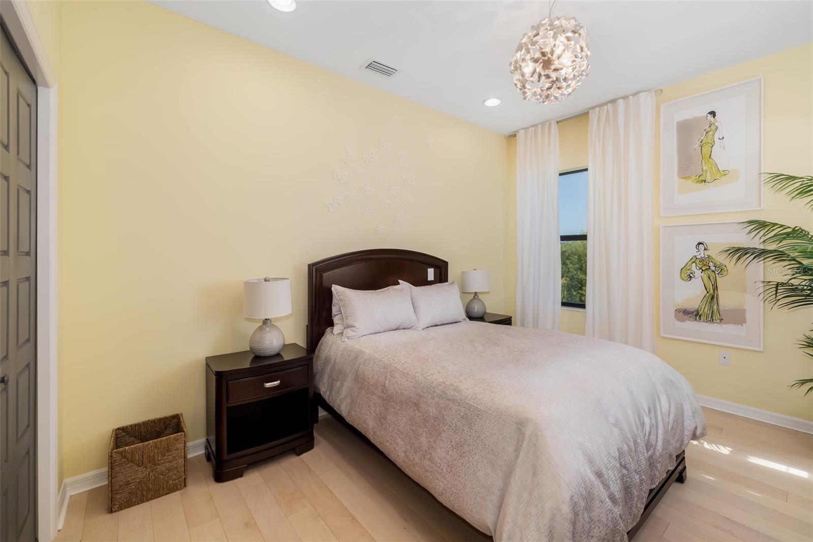 826 HONEYFLOWER LOOP