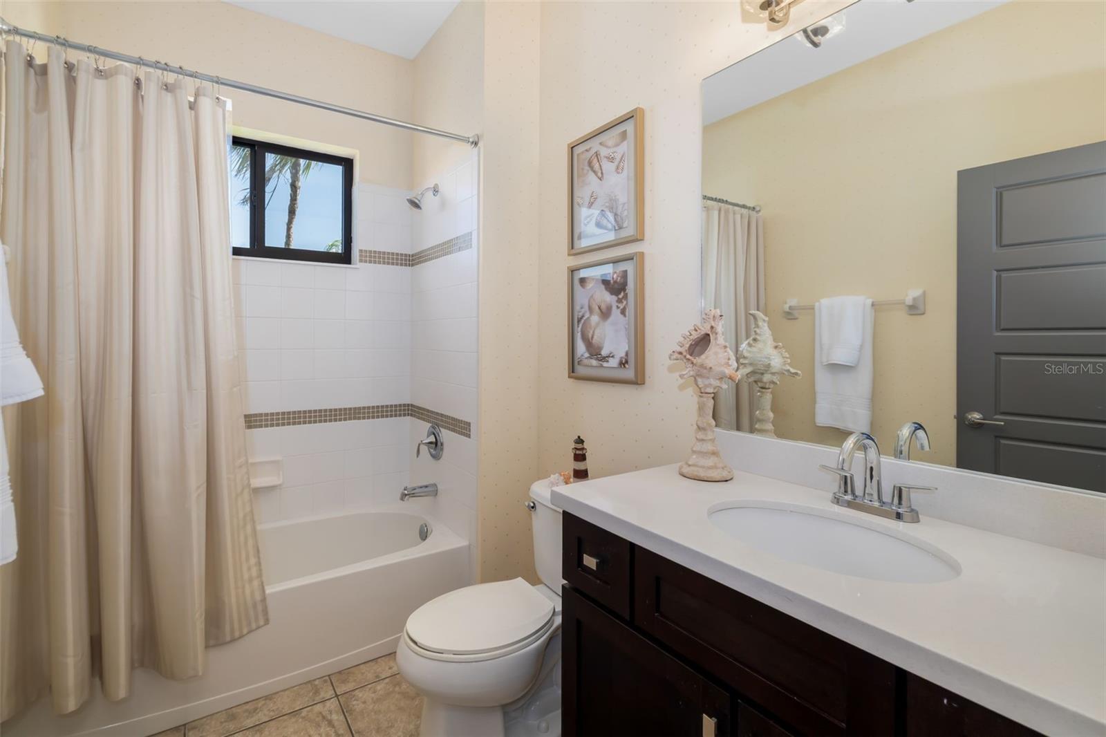 826 HONEYFLOWER LOOP