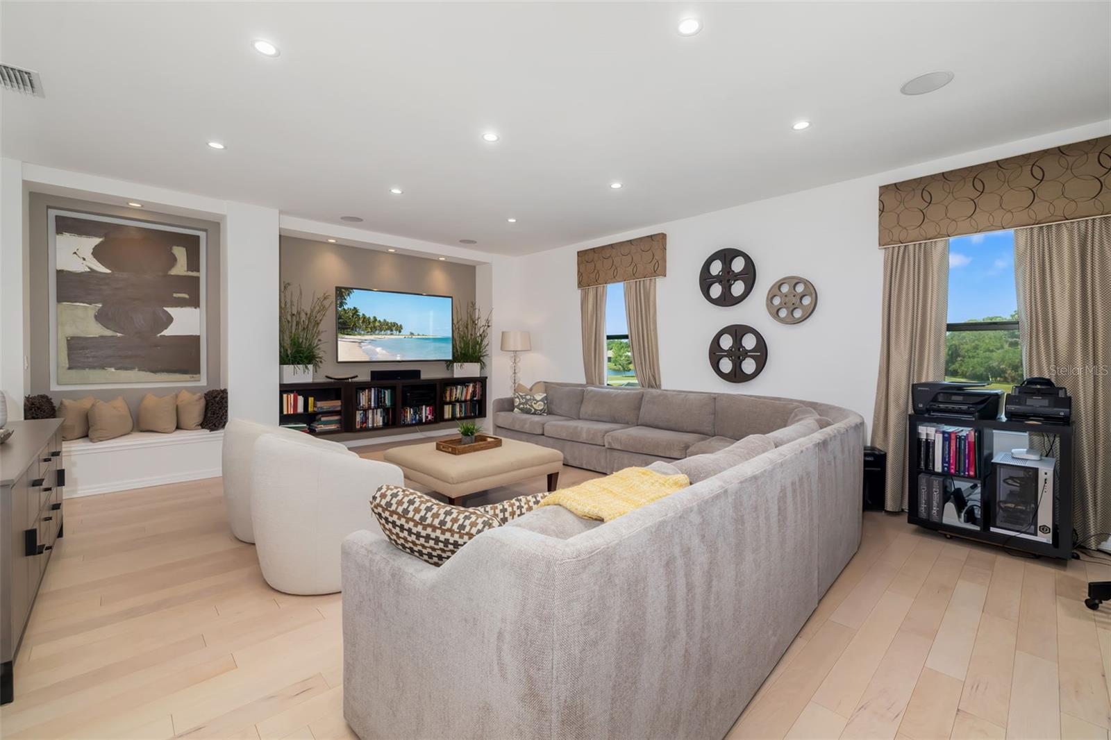 826 HONEYFLOWER LOOP