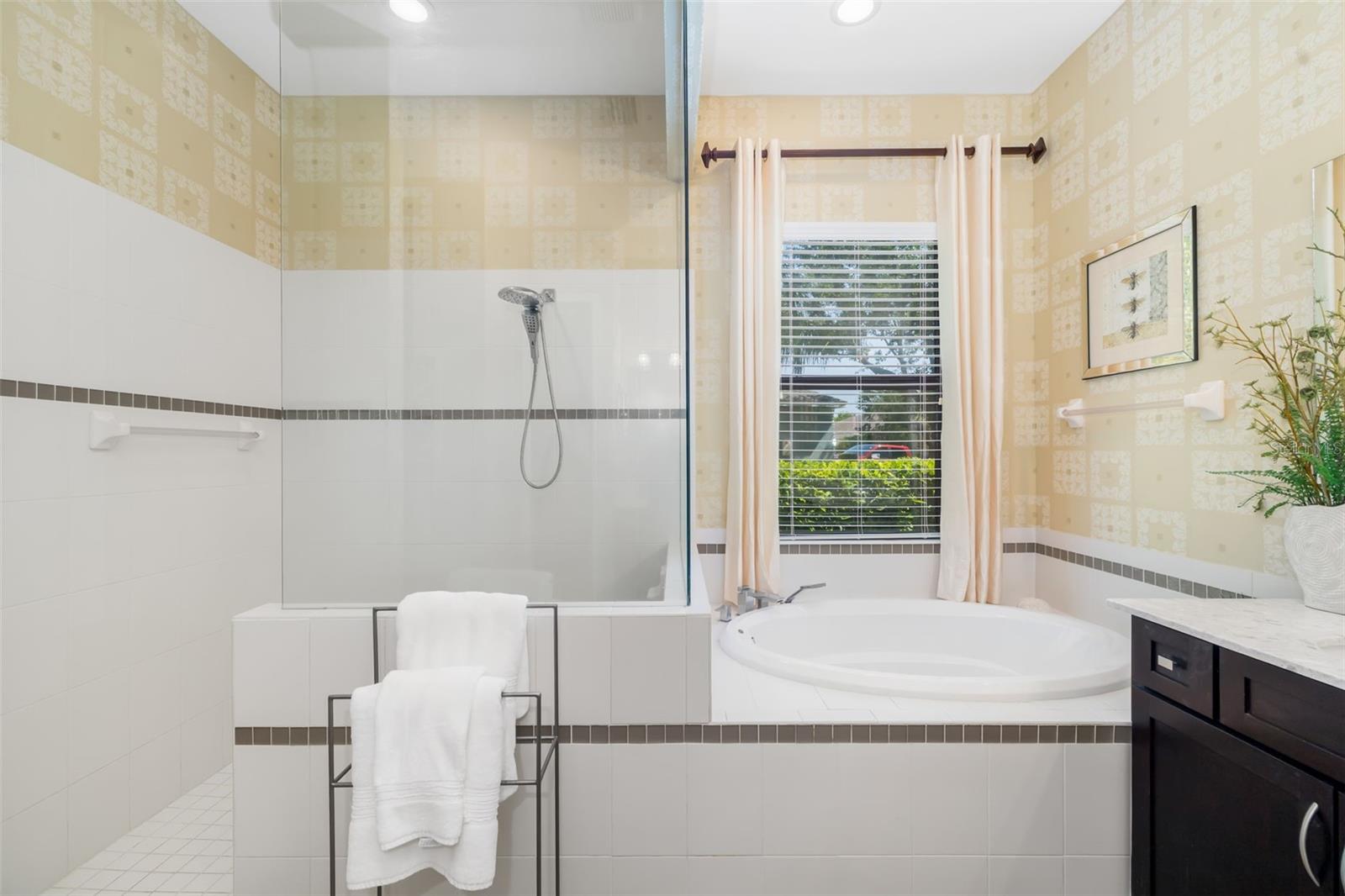 826 HONEYFLOWER LOOP