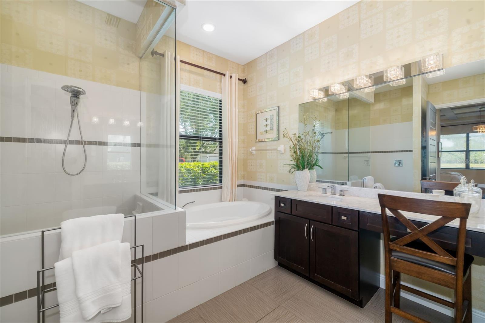 826 HONEYFLOWER LOOP