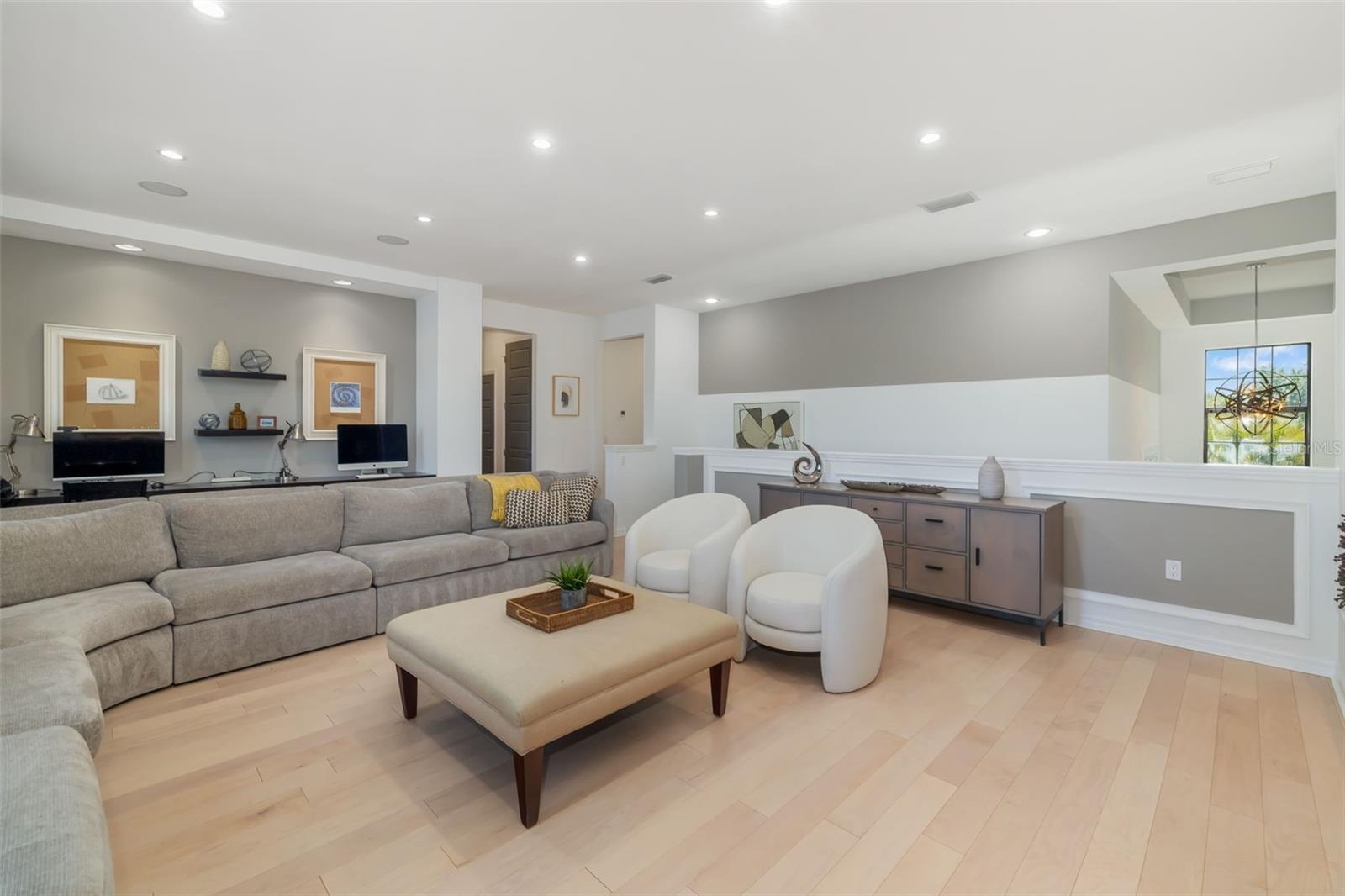 826 HONEYFLOWER LOOP