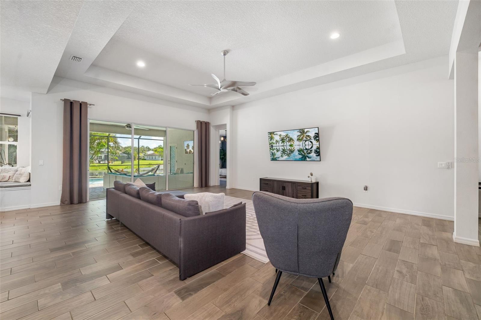 650 ROSEMARY CIR
