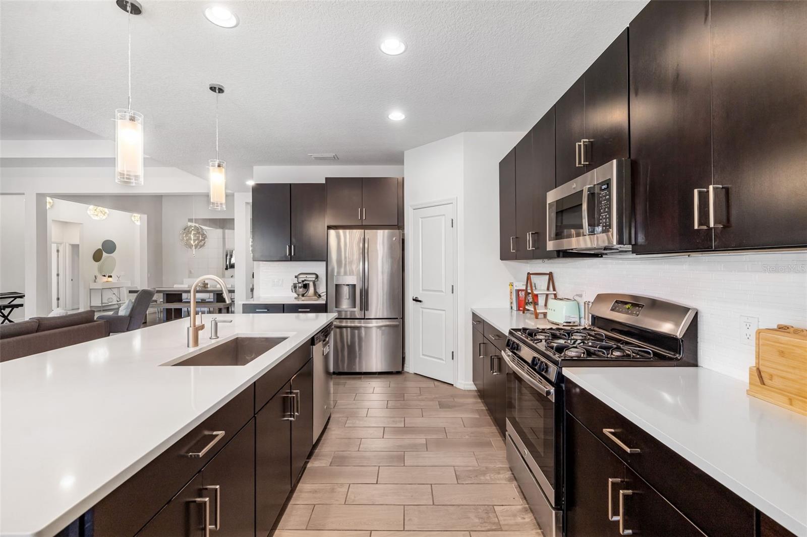 650 ROSEMARY CIR