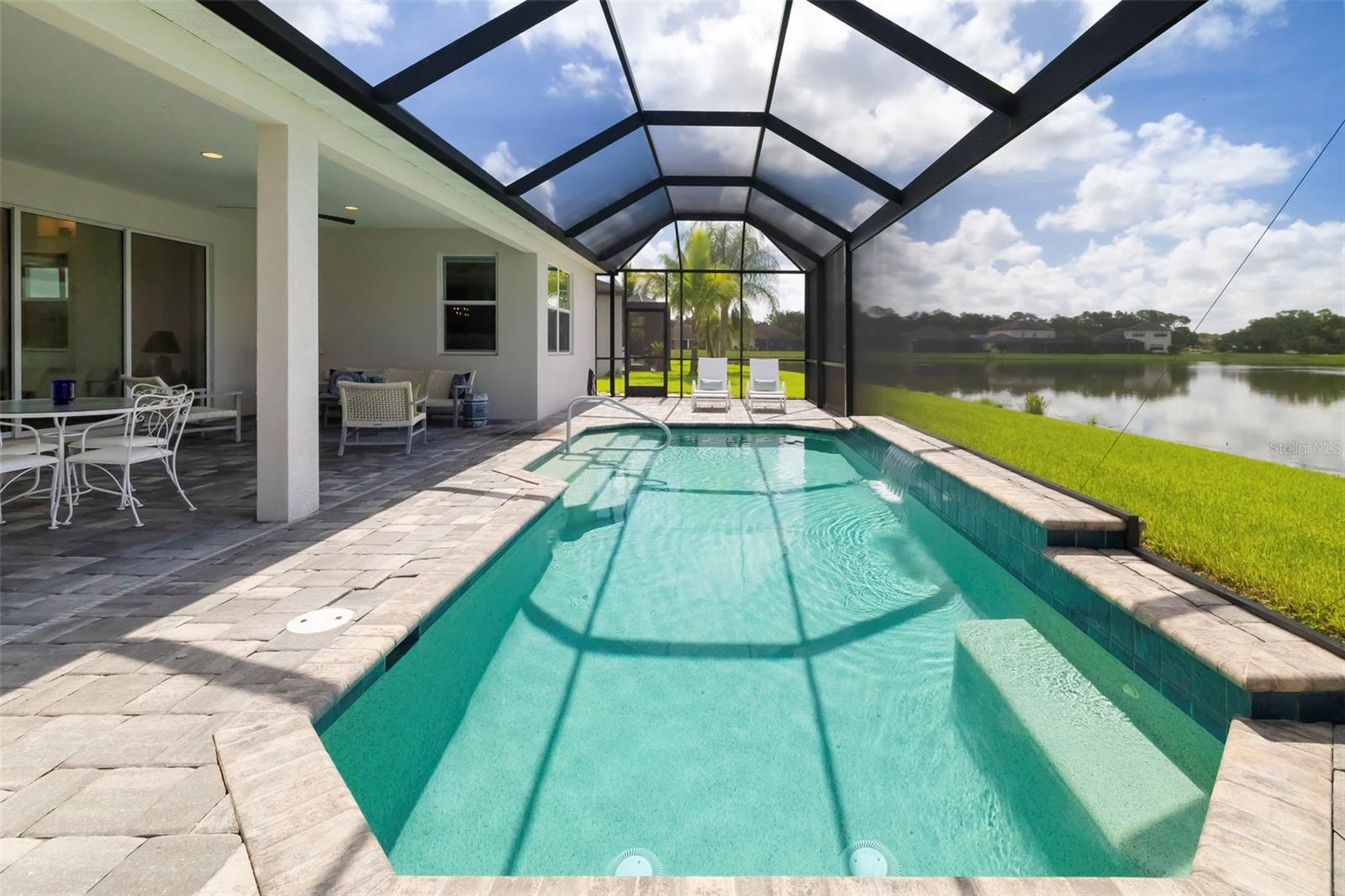 332 CHANTILLY TRL