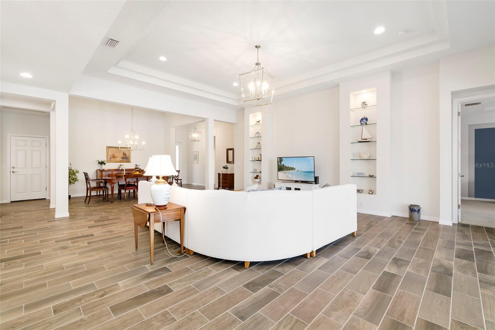 332 CHANTILLY TRL