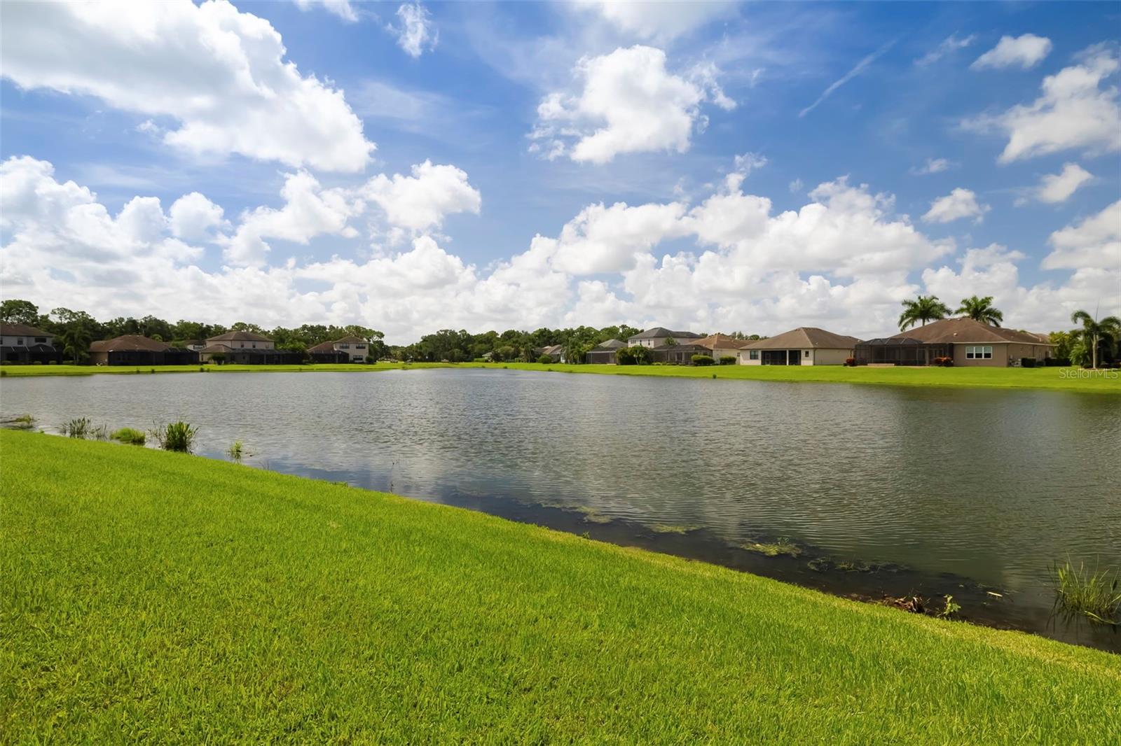 332 CHANTILLY TRL