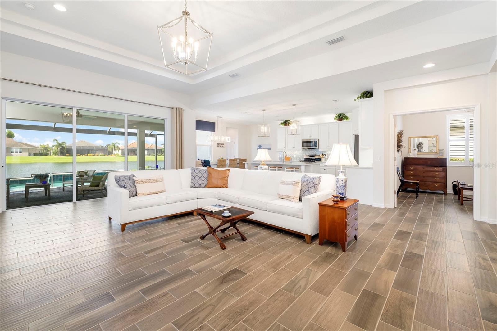 332 CHANTILLY TRL