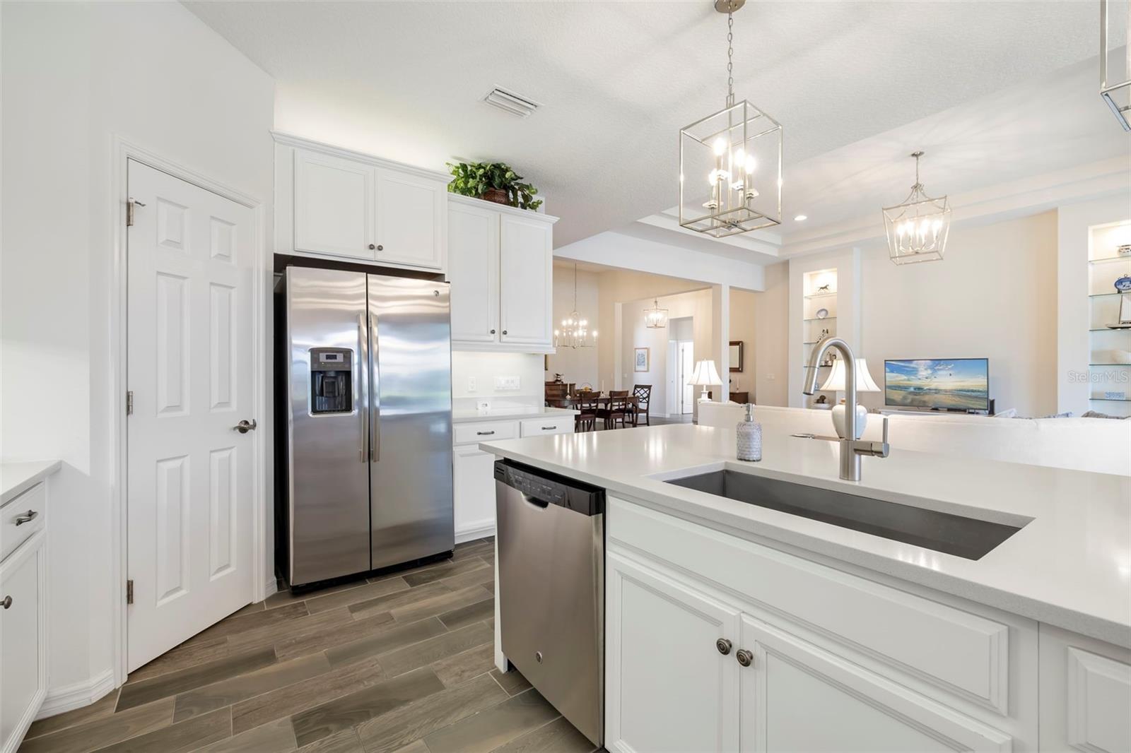 332 CHANTILLY TRL