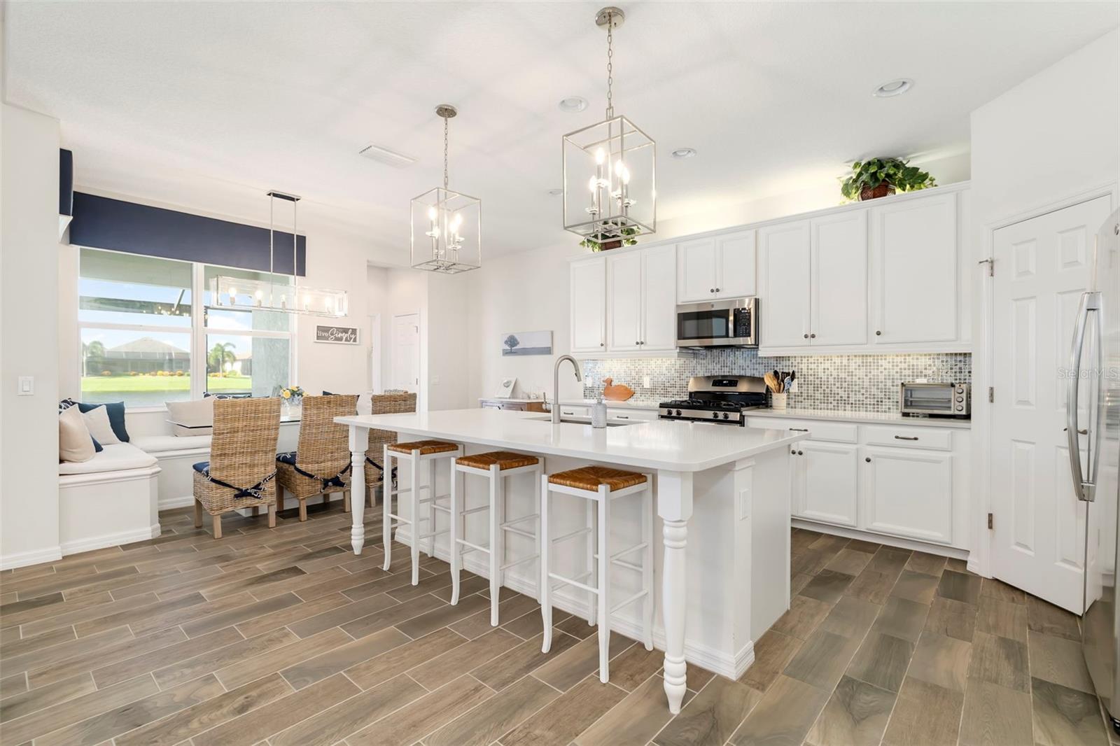 332 CHANTILLY TRL