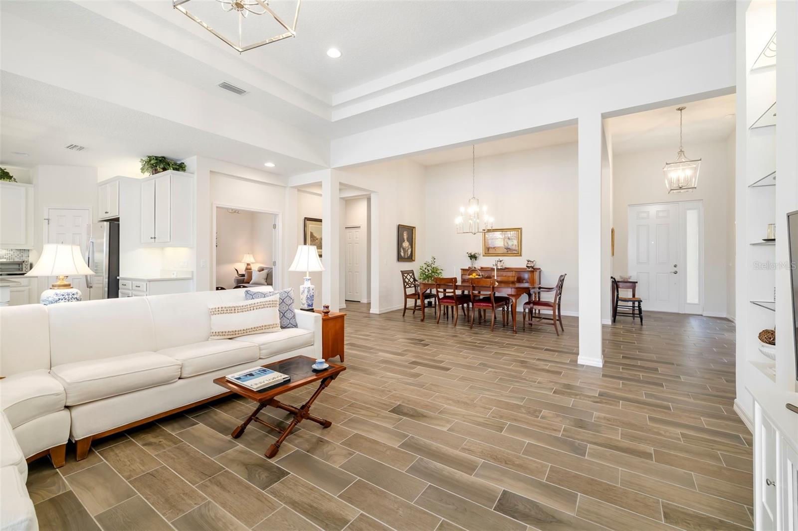 332 CHANTILLY TRL