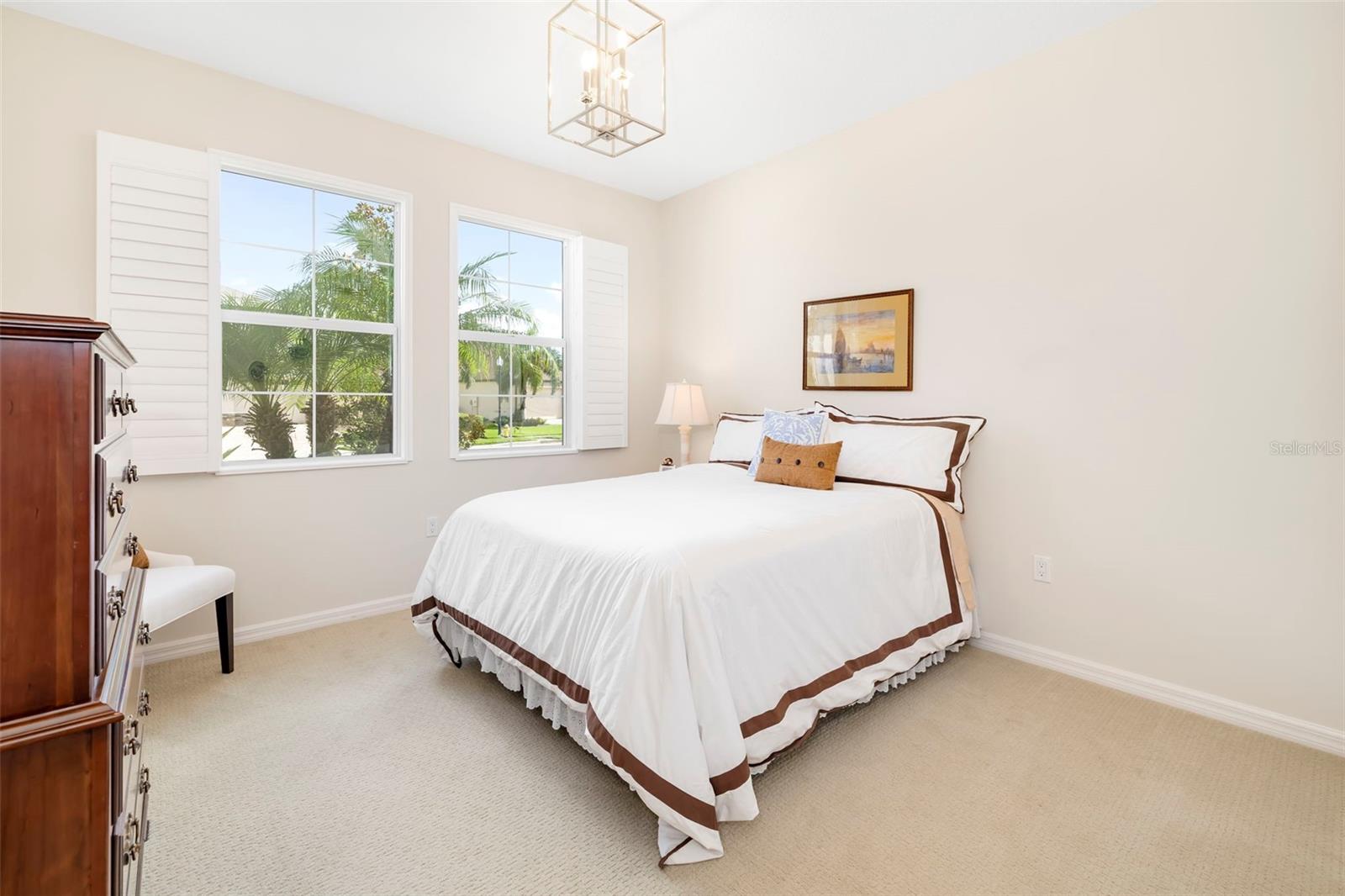 332 CHANTILLY TRL