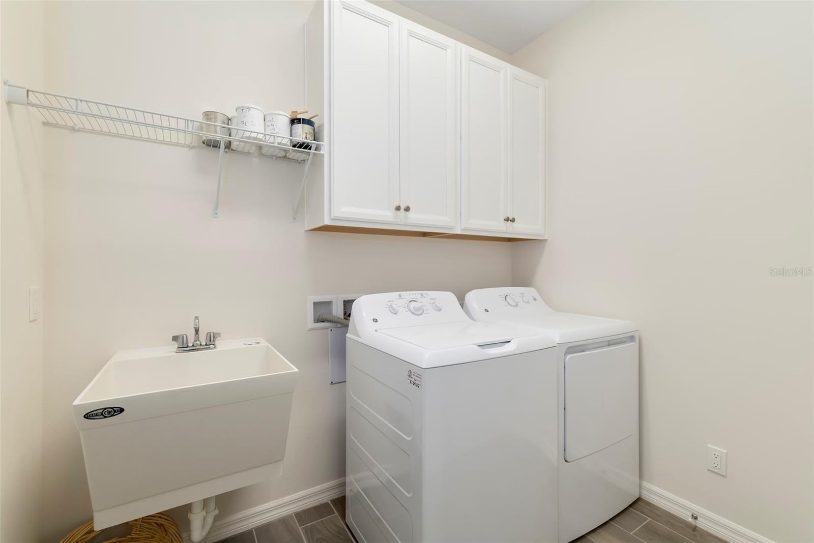 332 CHANTILLY TRL