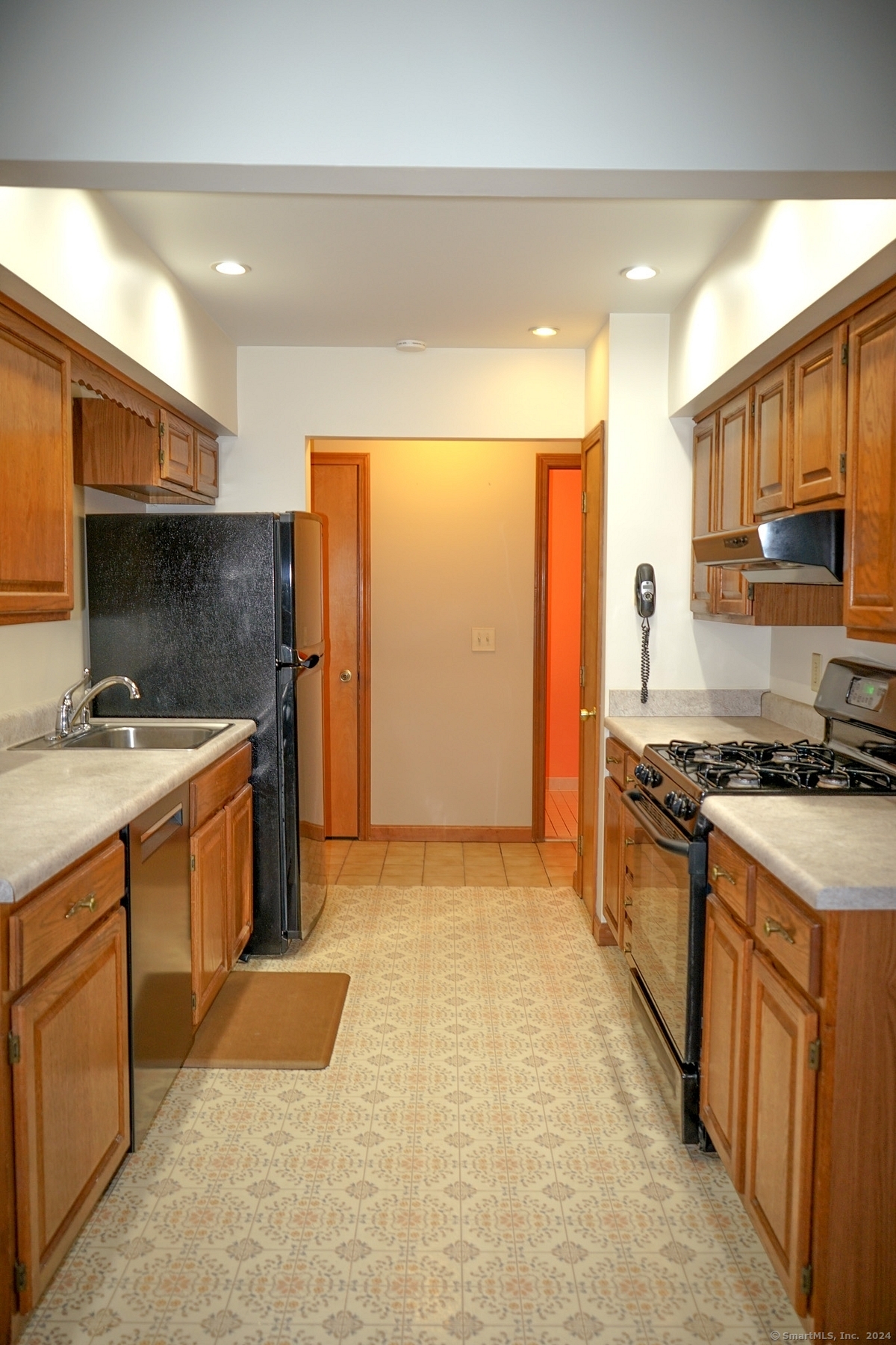 105 Maple Avenue APT 9