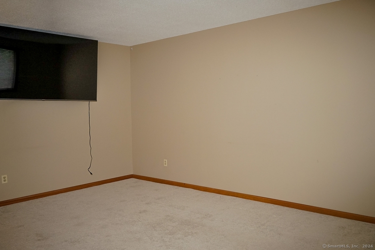 105 Maple Avenue APT 9