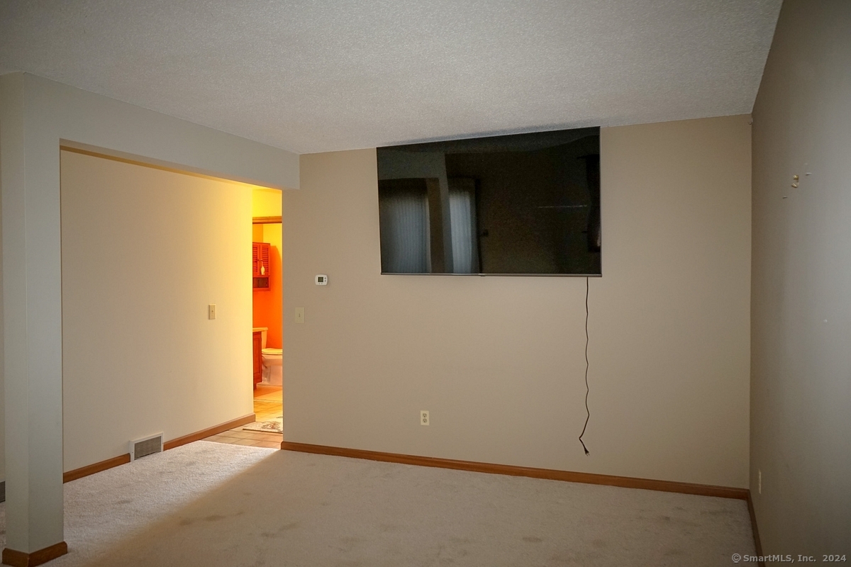 105 Maple Avenue APT 9
